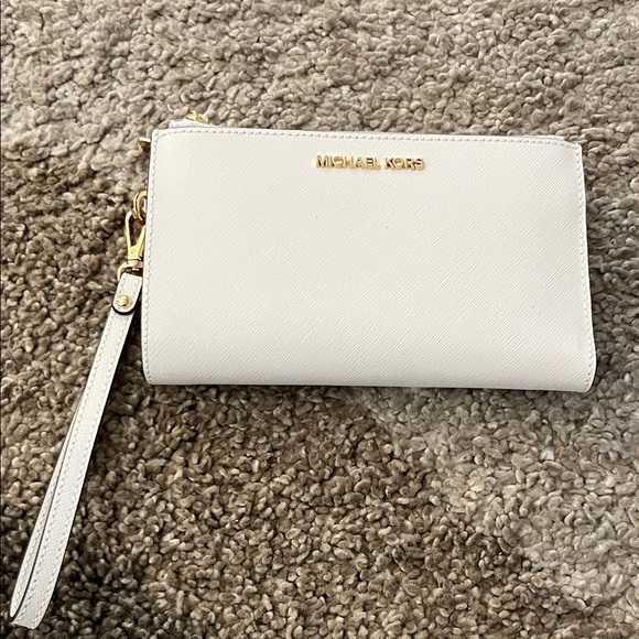 Michael Kors Handbags - Michael Kors white  Wristlet Clutch with Gold Accents new with packaging
